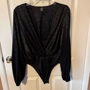 NWOT! SHEIN Black Leopard-Sheen Long Sleeve Surplice Bodysuit - Size Medium